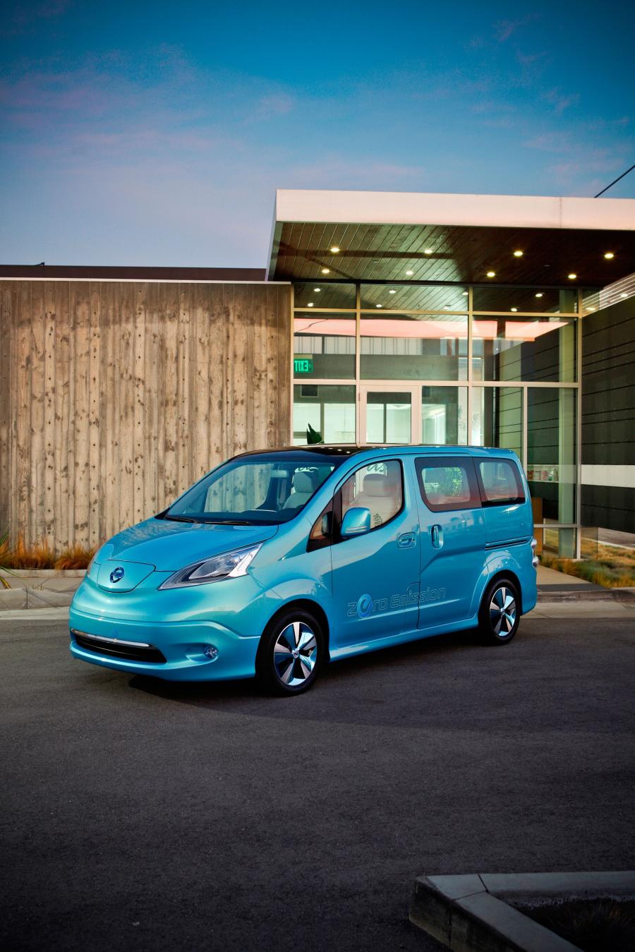  Nissan e-NV200 Concept 2012 года  (фото 2 из 15)
